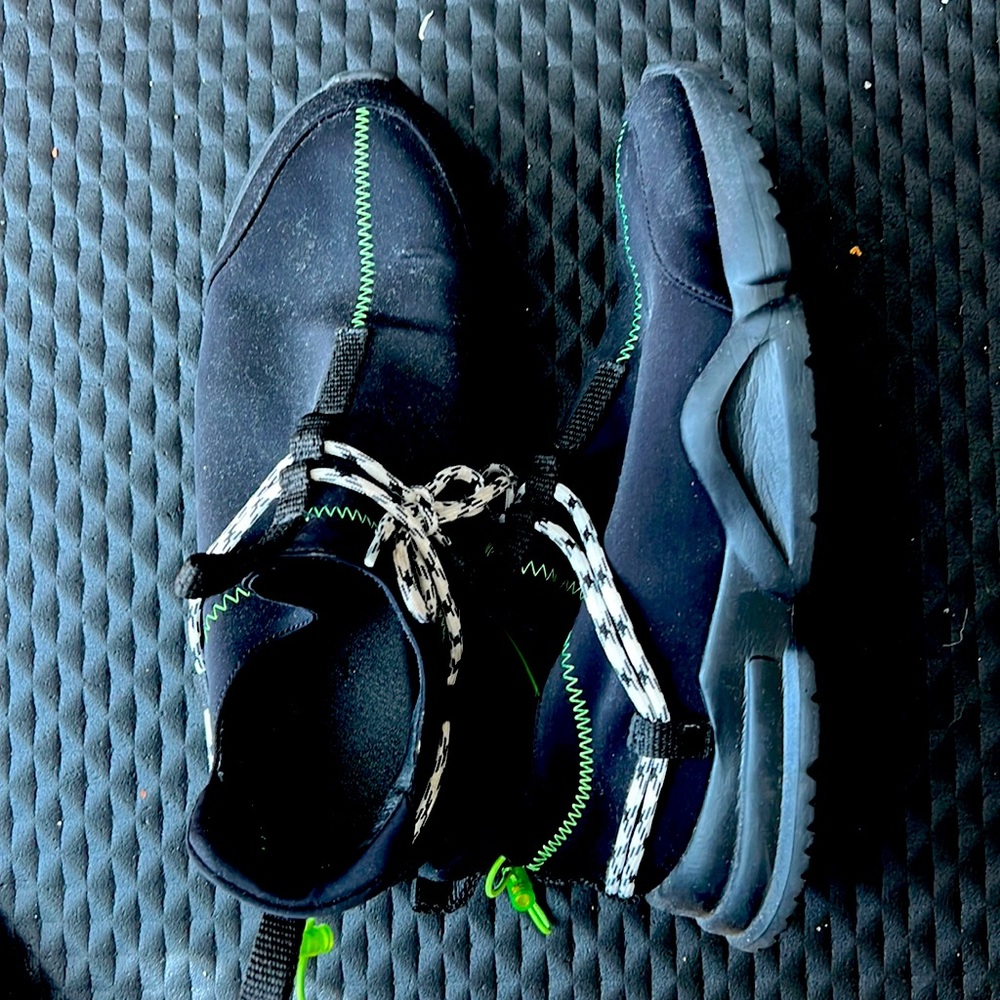 John Geiger   low top size 11 - slight tear Triple Black Lime Away Game